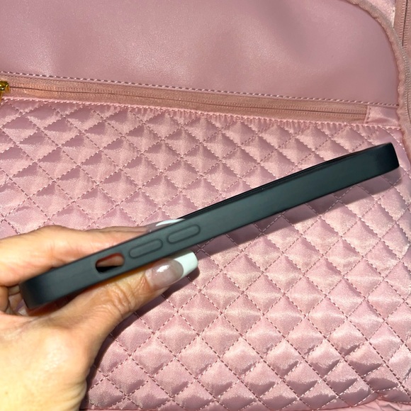 iPhone 13 Cases - Picture 16 of 16